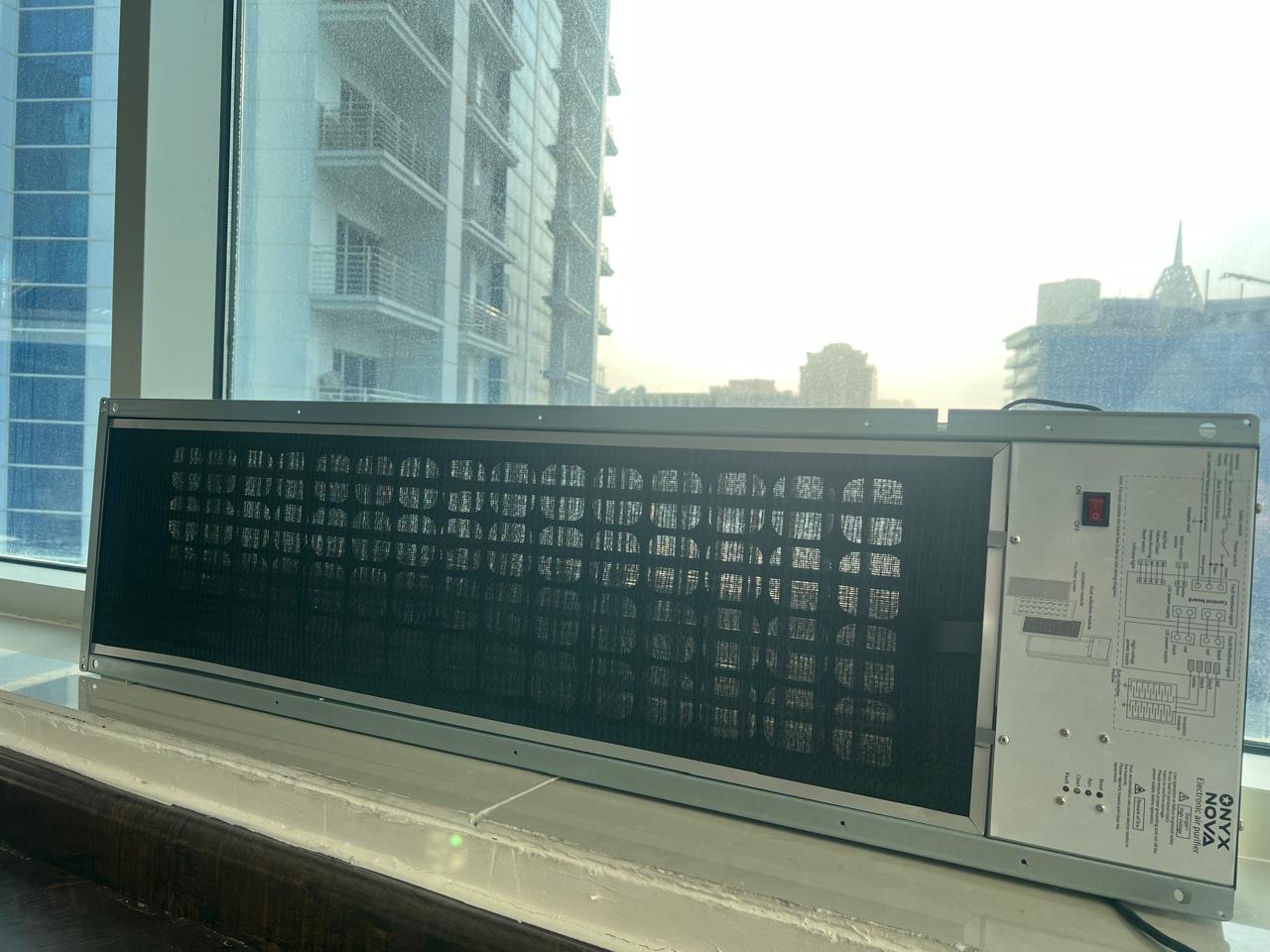 Slim ONYX Aura air treatment module.